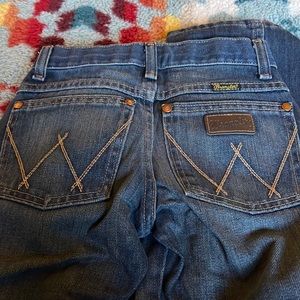 Wrangler retro size 8 slim relaxed boot.